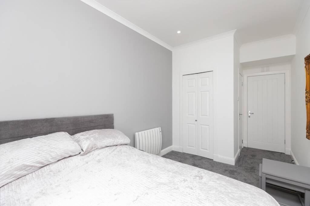 City Centre 2 Bedroom Flat Перт Екстер'єр фото
